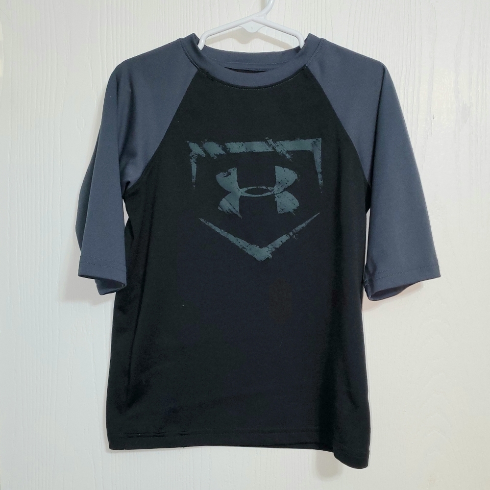 Under Armour Boys Top - Like new! Size XS